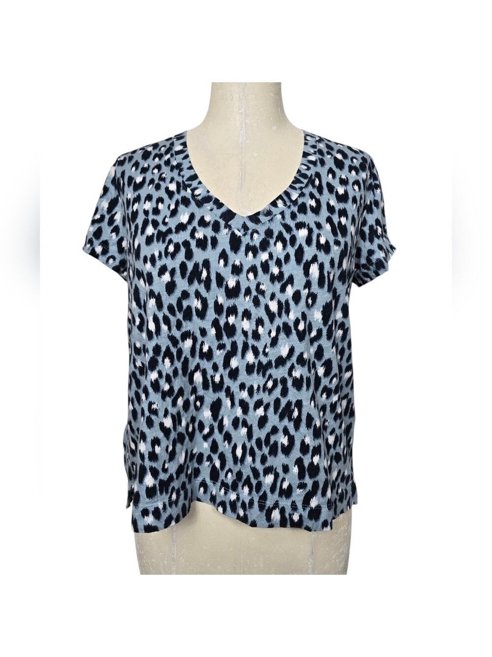 LOFT Leopard Print V Neck Vintage Soft Everyday Black Blue Short Sleeve Shirt M